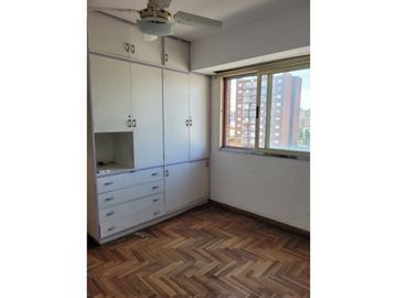 Departamento 5 Ambientes en Venta en Morón centro.