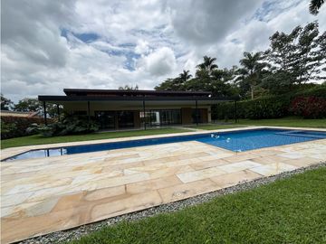 Venta Casa Campestre en la vía Armenia a Tebaida Quindio COD: 8620282