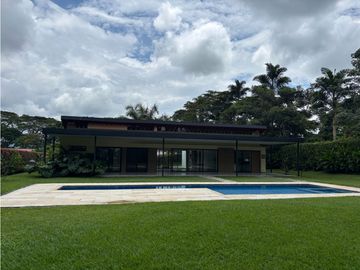 Venta Casa Campestre en la vía Armenia a Tebaida Quindio COD: 8620282