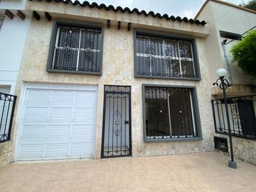 Vendo Casa Externa En Barrio La Flora.