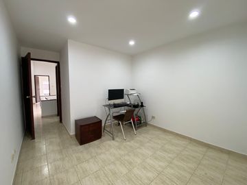 Vendo Casa Externa En Barrio La Flora.