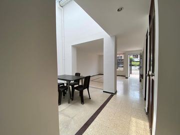 Vendo Casa Externa En Barrio La Flora.
