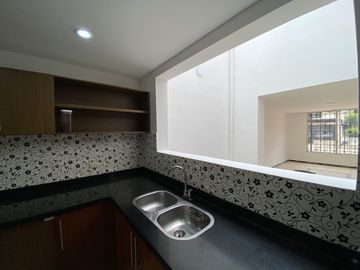 Vendo Casa Externa En Barrio La Flora.