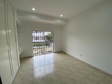 Vendo Casa Externa En Barrio La Flora.