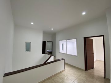 Vendo Casa Externa En Barrio La Flora.