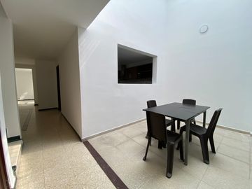 Vendo Casa Externa En Barrio La Flora.