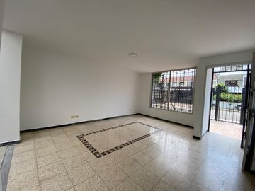 Vendo Casa Externa En Barrio La Flora.