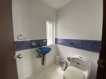 Vendo Casa Externa En Barrio La Flora.