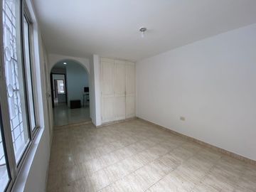 Vendo Casa Externa En Barrio La Flora.