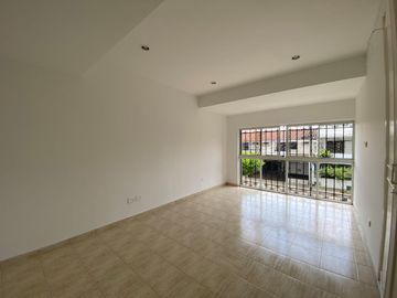Vendo Casa Externa En Barrio La Flora.