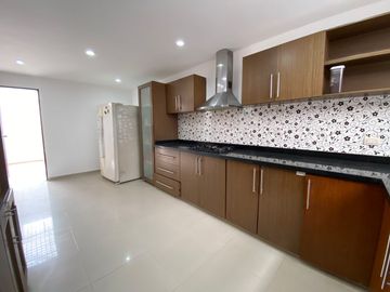 Vendo Casa Externa En Barrio La Flora.