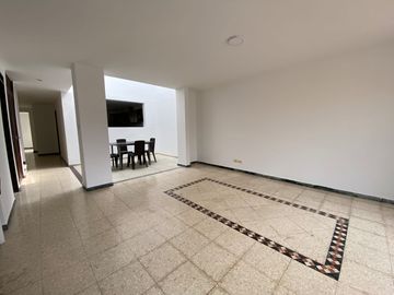 Vendo Casa Externa En Barrio La Flora.