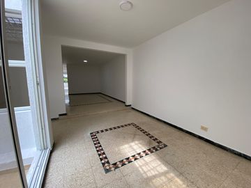 Vendo Casa Externa En Barrio La Flora.