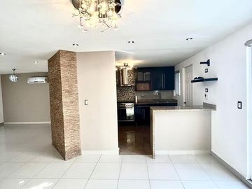 Casa en venta en Cerradas de Anáhuac, Sector Contemporáneo