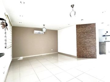Casa en venta en Cerradas de Anáhuac, Sector Contemporáneo