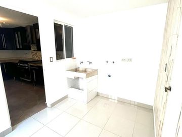 Casa en venta en Cerradas de Anáhuac, Sector Contemporáneo