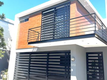 Casa en venta en Cerradas de Anáhuac, Sector Contemporáneo
