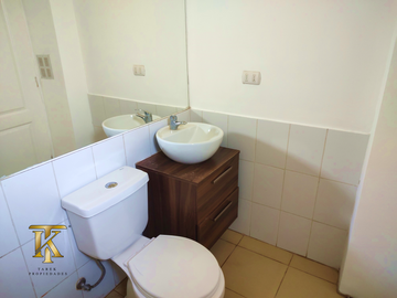 Casa nueva en venta, a pasos de la autopista.
