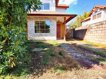 Casa nueva en venta, a pasos de la autopista.