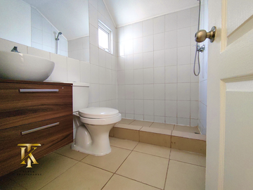 Casa nueva en venta, a pasos de la autopista.