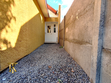 Casa nueva en venta, a pasos de la autopista.
