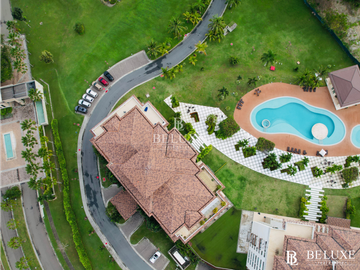 VENDO APARTAMENTO DE PLAYA EN CASAMAR, PH PERLAMAR (P)