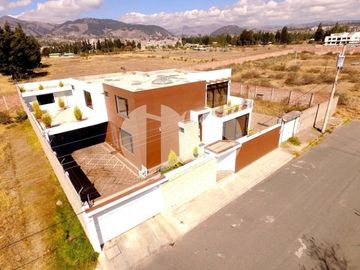 SE VENDE CASA EN RIOBAMBA