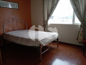 CASA CON TERRENO DE VENTA SOBRE CALLE PRINCIPAL DE RIOBAMBA