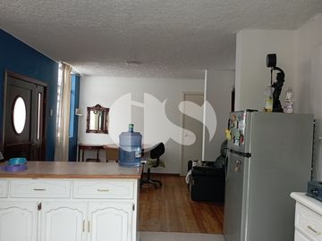 CASA CON TERRENO DE VENTA SOBRE CALLE PRINCIPAL DE RIOBAMBA