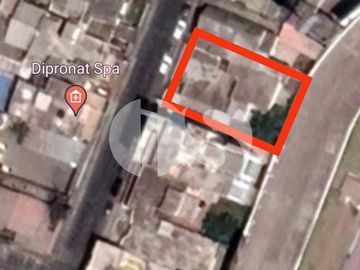 CASA CON TERRENO DE VENTA SOBRE CALLE PRINCIPAL DE RIOBAMBA