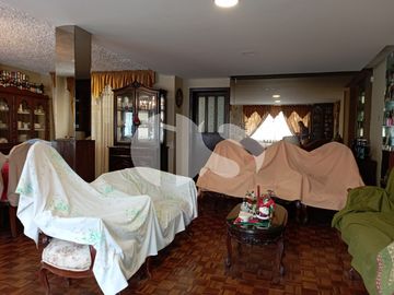 CASA CON TERRENO DE VENTA SOBRE CALLE PRINCIPAL DE RIOBAMBA