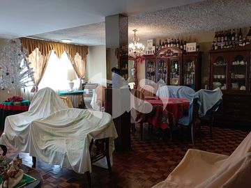 CASA CON TERRENO DE VENTA SOBRE CALLE PRINCIPAL DE RIOBAMBA