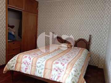 CASA CON TERRENO DE VENTA SOBRE CALLE PRINCIPAL DE RIOBAMBA
