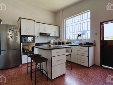 SE VENDE CASA AL NORTE DE MANTA
