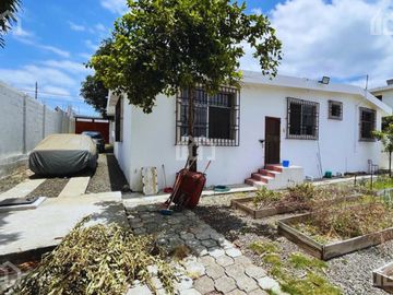 SE VENDE CASA AL NORTE DE MANTA