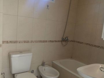 Alquila 2 amb. Contrafr piso alto Villa Pueyrredon
