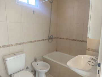 Alquila 2 amb. Contrafr piso alto Villa Pueyrredon