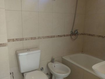 Alquila 2 amb. Contrafr piso alto Villa Pueyrredon