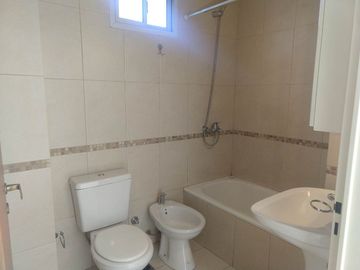Alquila 2 amb. Contrafr piso alto Villa Pueyrredon