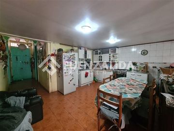 Casa en Venta en Av Salvador Allende con Barros Grez