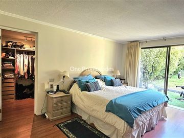Casa en Venta en Casa en Venta en Condominio No Perimetral 5D4B mas Estar y Servicios en Lo Barnechea One Propiedades