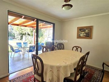 Casa en Venta en Casa en Venta en Condominio No Perimetral 5D4B mas Estar y Servicios en Lo Barnechea One Propiedades
