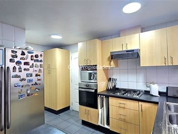 Casa en Venta en Casa en Venta en Condominio No Perimetral 5D4B mas Estar y Servicios en Lo Barnechea One Propiedades
