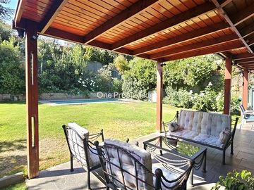 Casa en Venta en Casa en Venta en Condominio No Perimetral 5D4B mas Estar y Servicios en Lo Barnechea One Propiedades