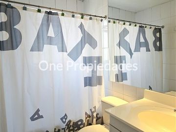Casa en Venta en Casa en Venta en Condominio No Perimetral 5D4B mas Estar y Servicios en Lo Barnechea One Propiedades