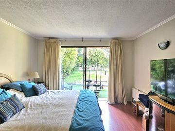 Casa en Venta en Casa en Venta en Condominio No Perimetral 5D4B mas Estar y Servicios en Lo Barnechea One Propiedades