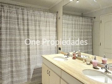 Casa en Venta en Casa en Venta en Condominio No Perimetral 5D4B mas Estar y Servicios en Lo Barnechea One Propiedades