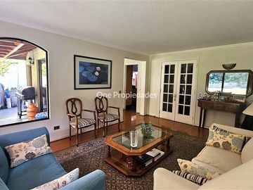Casa en Venta en Casa en Venta en Condominio No Perimetral 5D4B mas Estar y Servicios en Lo Barnechea One Propiedades