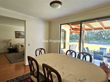 Casa en Venta en Casa en Venta en Condominio No Perimetral 5D4B mas Estar y Servicios en Lo Barnechea One Propiedades