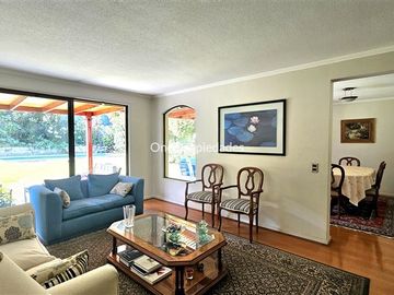 Casa en Venta en Casa en Venta en Condominio No Perimetral 5D4B mas Estar y Servicios en Lo Barnechea One Propiedades